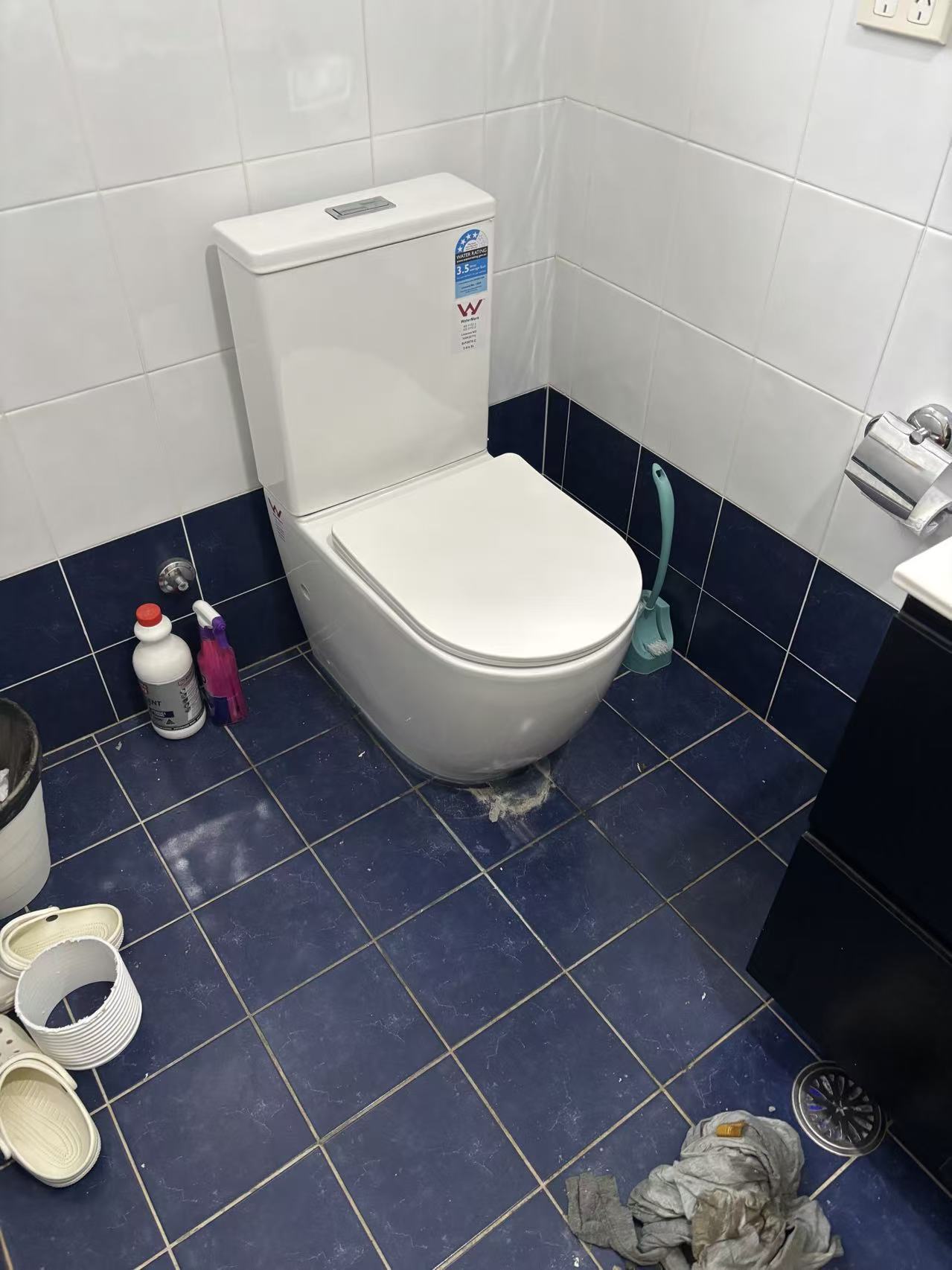 Central Coast motel bathroom toilet replacement project